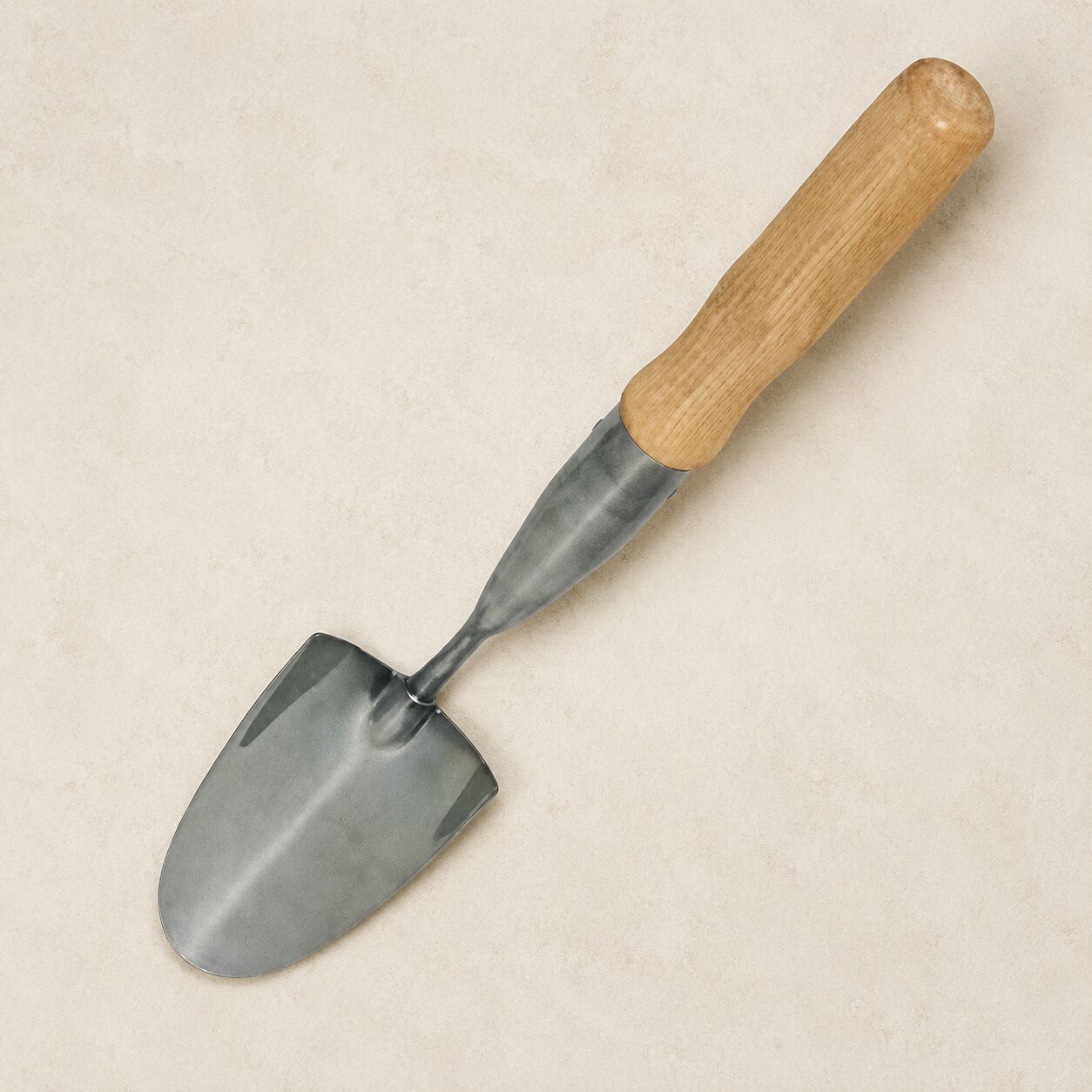 Good Garden Basic garden trowel with wooden handle